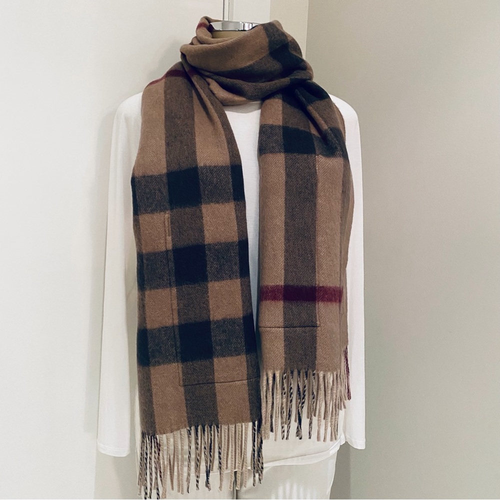 BURBERRY HELENE REVERSIBLE CASHMERE BLEND WRAP / SCARF. - Picture 7 of 14